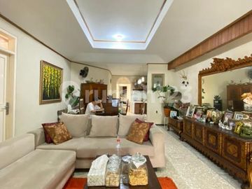 Rumah Luas 266M2 di Cirendeu 1 Lantai Asri & Terawat
