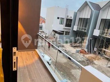 Rumah Scandinavian Minimalis Private Pool di Jagakarsa
