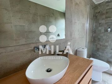Amplia casa seminueva en Llanquihue, condominio, vistas