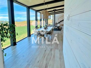 Amplia casa seminueva en Llanquihue, condominio, vistas