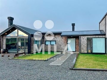 Amplia casa seminueva en Llanquihue, condominio, vistas