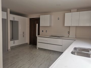 PH EN VENTA EN LOMAS DE TECAMACHALCO SE ENTREGA TOTALMENTE TERMINADO