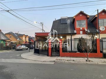 Casa en venta de 3 dorm. en Curicó(40032)