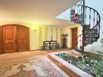 Casa en venta de 3 dorm. en Lo Barnechea