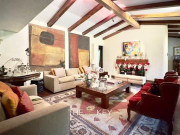 Casa en venta de 3 dorm. en Lo Barnechea