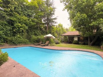 Casa en venta de 3 dorm. en Lo Barnechea