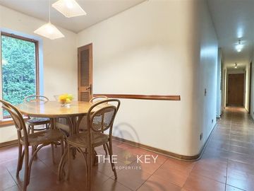 Casa en venta de 3 dorm. en Lo Barnechea