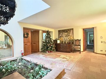 Casa en venta de 3 dorm. en Lo Barnechea