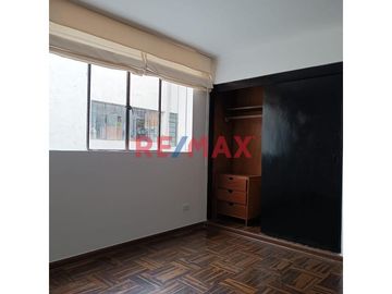¡Vive cerca de todo! Este cómodo y bien distribuido departamento remodelado de 102.64 m² se encuentra en una ubicación estratégica: 
A unas cuadras d