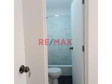 ¡Vive cerca de todo! Este cómodo y bien distribuido departamento remodelado de 102.64 m² se encuentra en una ubicación estratégica: 
A unas cuadras d