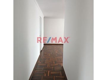 ¡Vive cerca de todo! Este cómodo y bien distribuido departamento remodelado de 102.64 m² se encuentra en una ubicación estratégica: 
A unas cuadras d