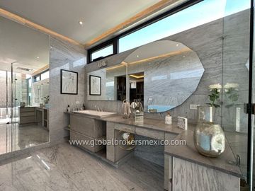 Lujosa Casa en Venta en Santa Sofia Country Club, El Arenal, Jalisco