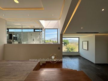 Lujosa Casa en Venta en Santa Sofia Country Club, El Arenal, Jalisco