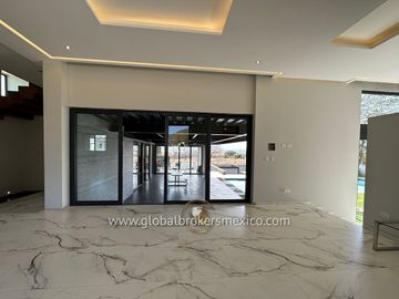 Lujosa Casa en Venta en Santa Sofia Country Club, El Arenal, Jalisco