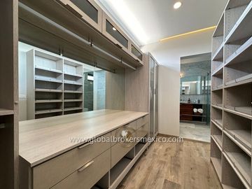 Lujosa Casa en Venta en Santa Sofia Country Club, El Arenal, Jalisco