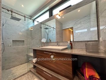Lujosa Casa en Venta en Santa Sofia Country Club, El Arenal, Jalisco
