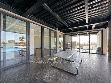 Lujosa Casa en Venta en Santa Sofia Country Club, El Arenal, Jalisco