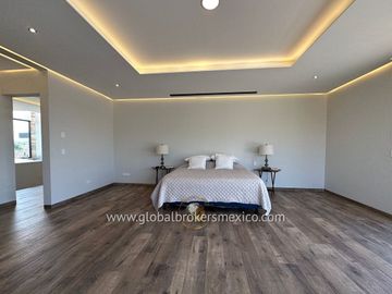 Lujosa Casa en Venta en Santa Sofia Country Club, El Arenal, Jalisco