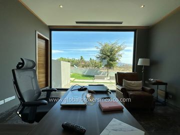 Lujosa Casa en Venta en Santa Sofia Country Club, El Arenal, Jalisco