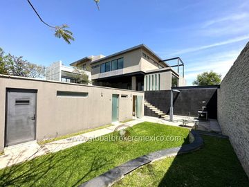 Lujosa Casa en Venta en Santa Sofia Country Club, El Arenal, Jalisco