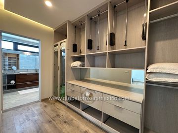 Lujosa Casa en Venta en Santa Sofia Country Club, El Arenal, Jalisco