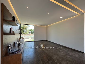 Lujosa Casa en Venta en Santa Sofia Country Club, El Arenal, Jalisco