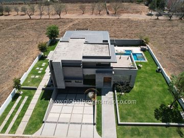 Lujosa Casa en Venta en Santa Sofia Country Club, El Arenal, Jalisco