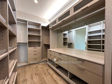 Lujosa Casa en Venta en Santa Sofia Country Club, El Arenal, Jalisco