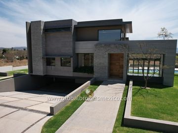Lujosa Casa en Venta en Santa Sofia Country Club, El Arenal, Jalisco