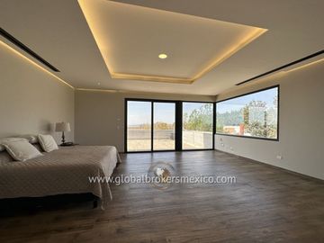 Lujosa Casa en Venta en Santa Sofia Country Club, El Arenal, Jalisco