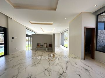 Lujosa Casa en Venta en Santa Sofia Country Club, El Arenal, Jalisco