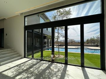 Lujosa Casa en Venta en Santa Sofia Country Club, El Arenal, Jalisco