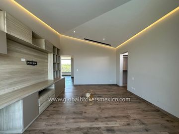 Lujosa Casa en Venta en Santa Sofia Country Club, El Arenal, Jalisco