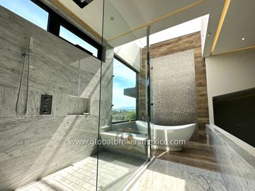 Lujosa Casa en Venta en Santa Sofia Country Club, El Arenal, Jalisco