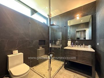 Lujosa Casa en Venta en Santa Sofia Country Club, El Arenal, Jalisco