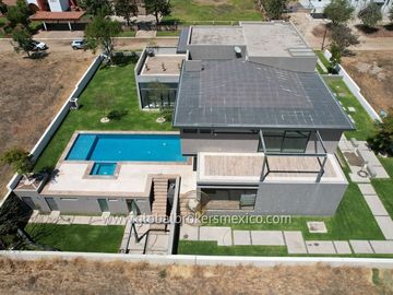 Lujosa Casa en Venta en Santa Sofia Country Club, El Arenal, Jalisco