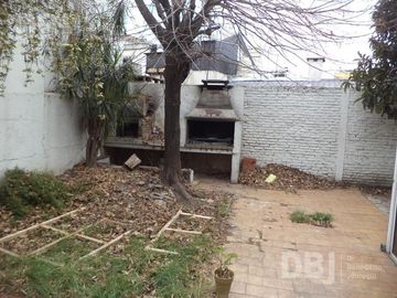 VENTA DE CASA 5 AMBIENTES EN LOMAS DEL MIRADOR
