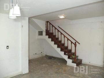 VENTA DE CASA 5 AMBIENTES EN LOMAS DEL MIRADOR