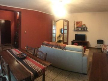 VENTA PRECIOSA CASA DE 4 AMBIENTES. QUILMES OESTE