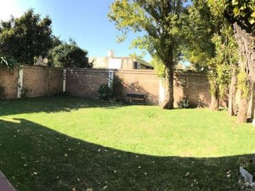 VENTA PRECIOSA CASA DE 4 AMBIENTES. QUILMES OESTE