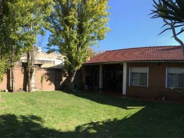VENTA PRECIOSA CASA DE 4 AMBIENTES. QUILMES OESTE