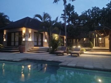 VILLA CANTIK JIMBARAN TANAH LUAS 9 ARE