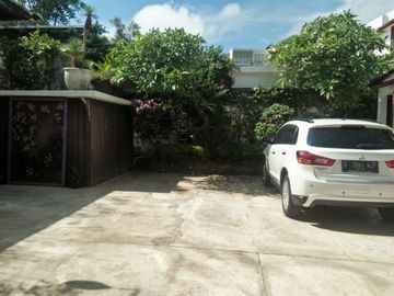 VILLA CANTIK JIMBARAN TANAH LUAS 9 ARE
