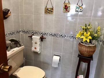 Uso comercial 2 frentes 5 locales rentados