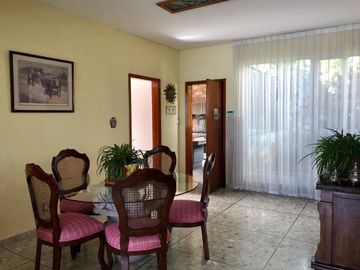 Uso comercial 2 frentes 5 locales rentados