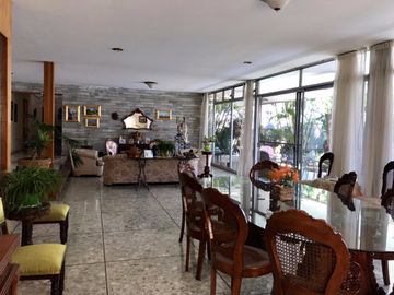 Uso comercial 2 frentes 5 locales rentados