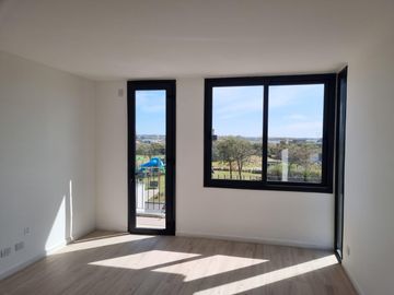Casa de 5 ambientes   escritorio con cochera en venta en Puertos del Lago - Araucarias -  Escobar