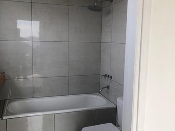 Casa de 5 ambientes   escritorio con cochera en venta en Puertos del Lago - Araucarias -  Escobar