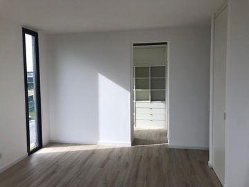 Casa de 5 ambientes   escritorio con cochera en venta en Puertos del Lago - Araucarias -  Escobar
