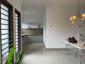 Rumah Baru Semi Furnished lokasi terdepan Cinere harga Menarik